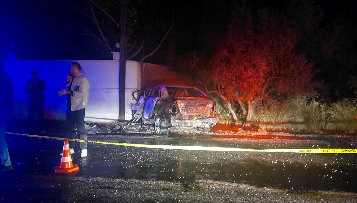 İzmir'de duvara çarpıp alev alan otomobilin sürücüsü öldü