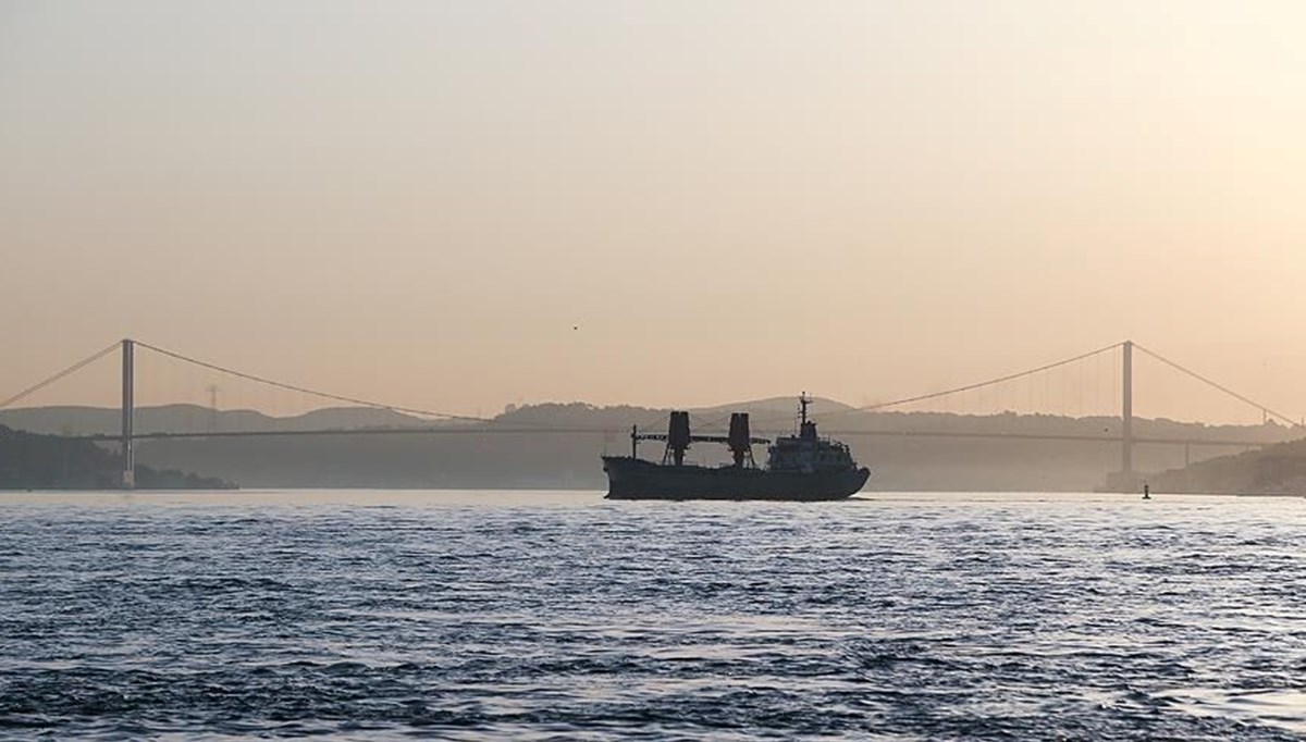 İstanbul Boğazı gemi trafiğine kapatıldı İstanbul Boğazı gemi trafiğine kapatıldı
