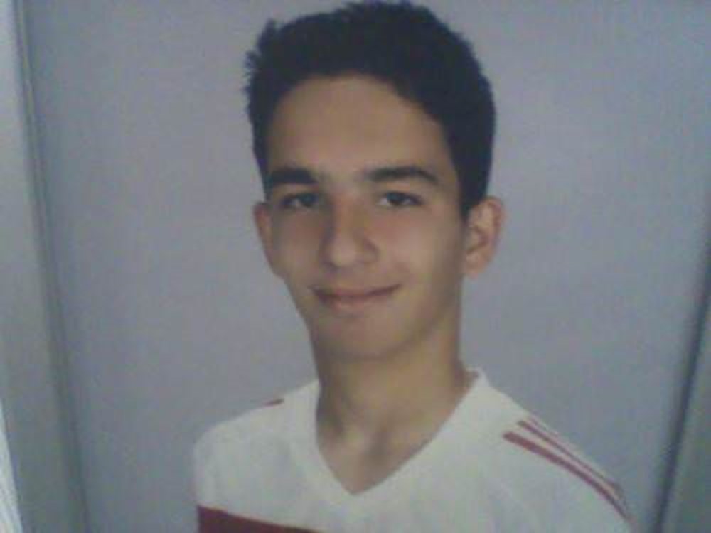 Su Burcu Yazgı Coşkun'dan nostaljik kare (Ünlülerin çocukluk ve gençlik halleri) - 667