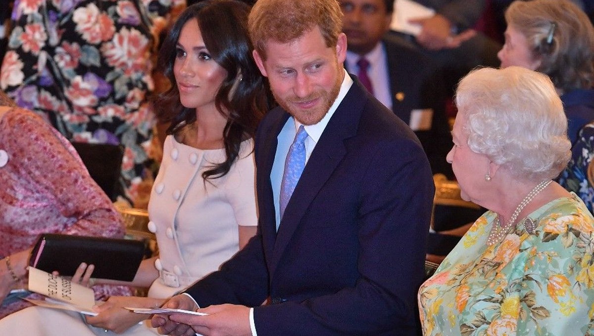 'Meghan Markle ile Prens Harry'den Kraliçe Elizabeth'e zeytin dalı'