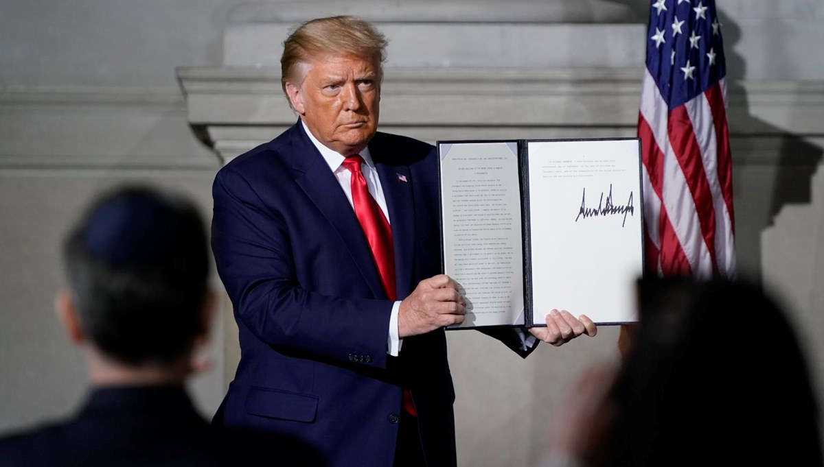 Trump'tan Çin ordusunu destekleyen şirketlere yatırım yapılmasını yasaklayan kararname