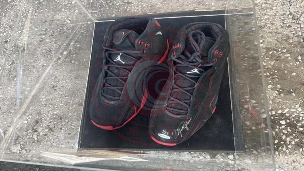 Ticaret Bakanlığı’ndan satılık Michael Jordan imzalı ayakkabı - 2