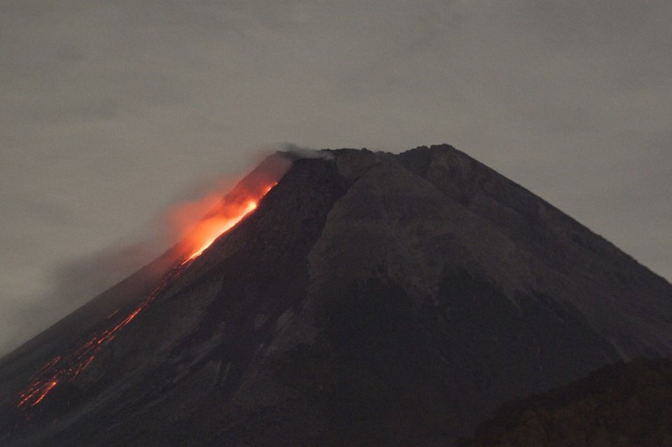 Merapi Yanardağı'nda yine volkanik hareketlilik yaşandı - 1