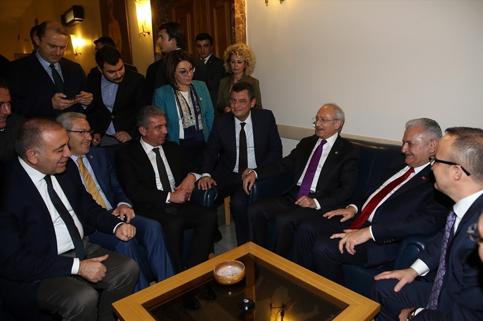 Başbakan Yıldırım ve CHP lideri Kılıçdaroğlu Meclis'te görüştü - 1