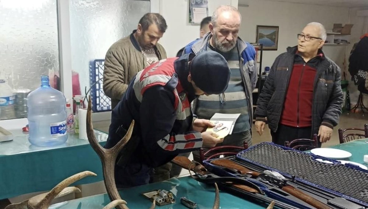 Kızıl geyik ve bozayı avlayan 2 kişi hakkında adli işlem Kızıl geyik ve bozayı avlayan 2 kişi hakkında adli işlem