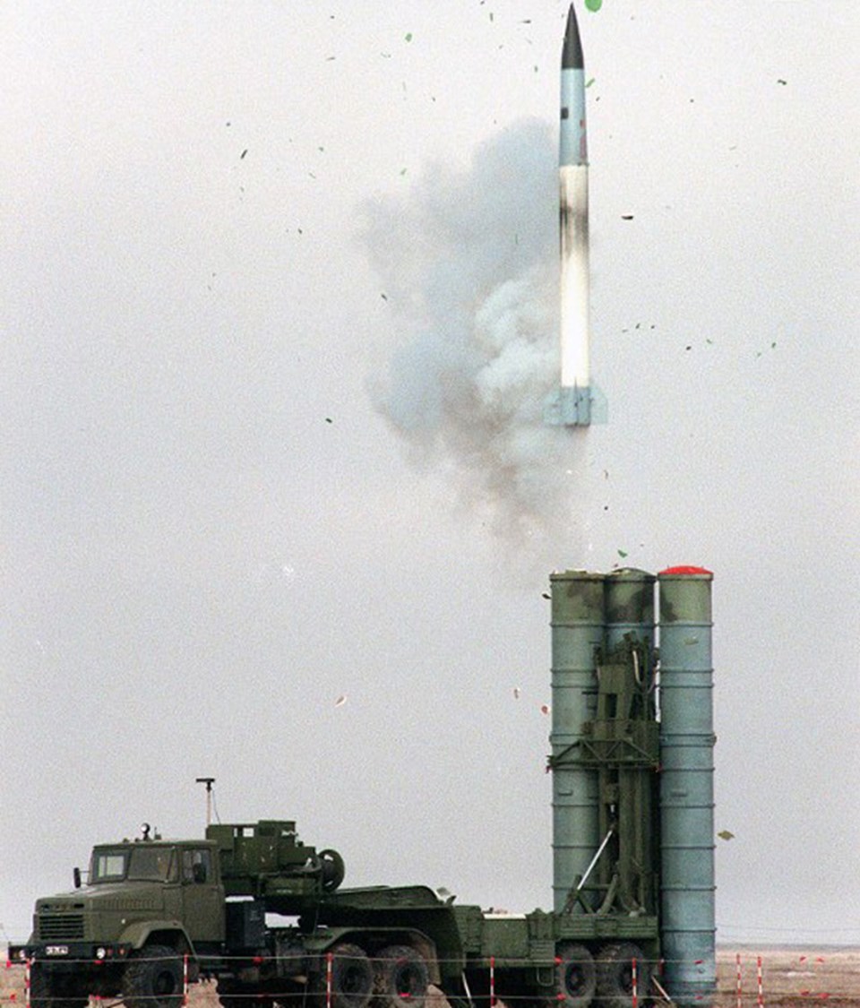 С-300пму-2 фаворит. Комплекс с 300. Зрс с-300вм «антей-2500». Зрк с-300. Ракета зрк с 300.