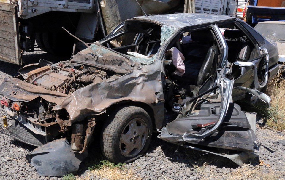 Şanlıurfa'da otomobil devrildi: 2 ölü, 1 yaralı - 1