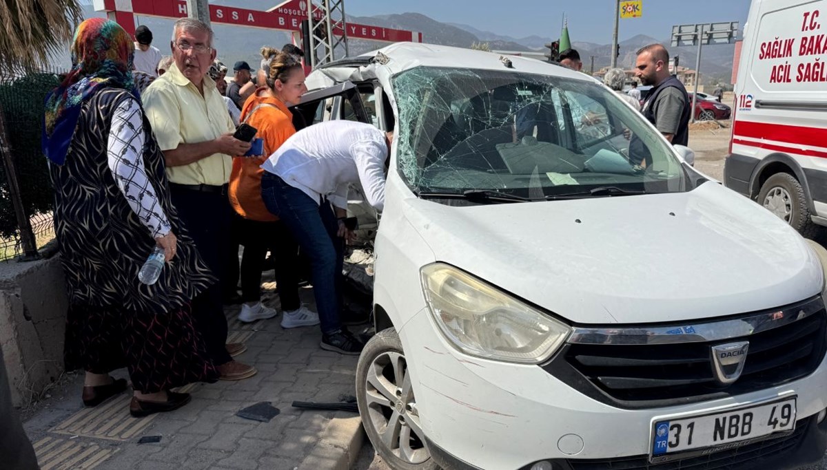 Düğün yolunda kaza: 3 ölü, 2 yaralı