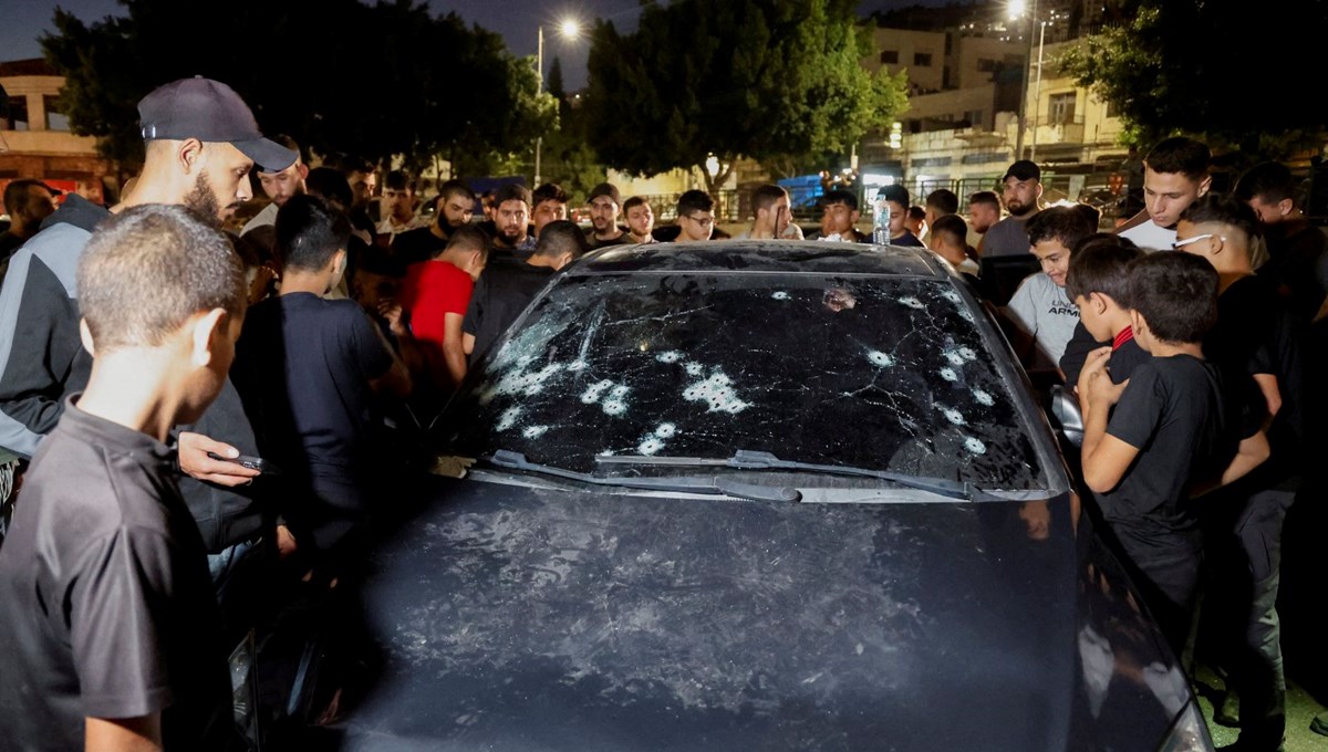 İsrail askerleri Batı Şeria'da bir araca ateş açtı: Dört Filistinli öldürüldü İsrail askerleri Batı Şeria'da bir araca ateş açtı: Dört Filistinli öldürüldü