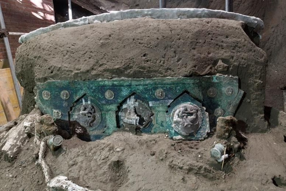 İtalya'da 2 bin yıllık dört tekerlekli tören arabası bulundu - 2