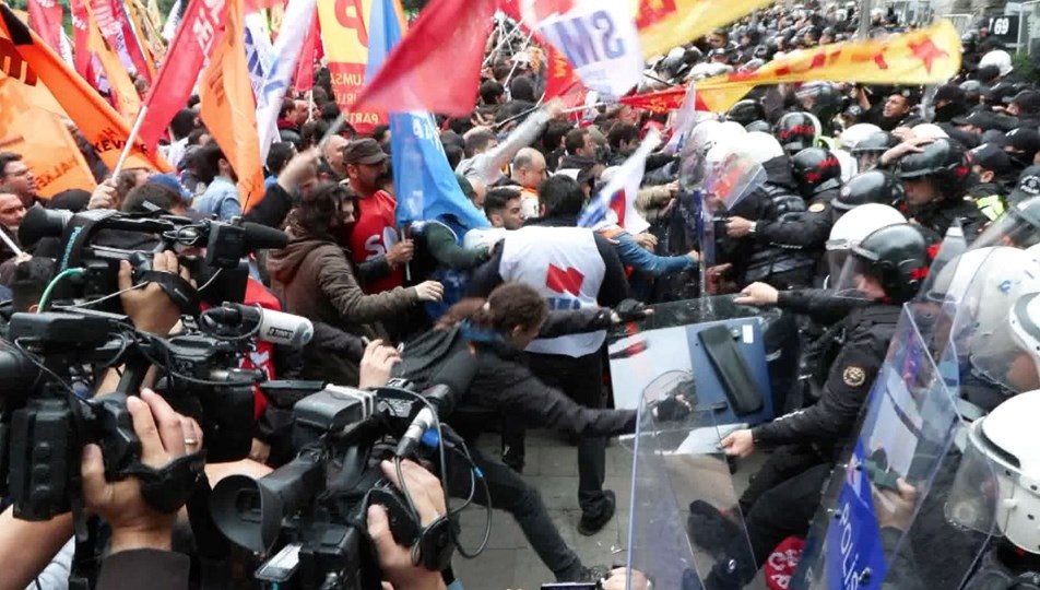 Saraçhane’de 1 Mayıs gerilimi: Taksim’e yürümek isteyenlere gazla müdahale