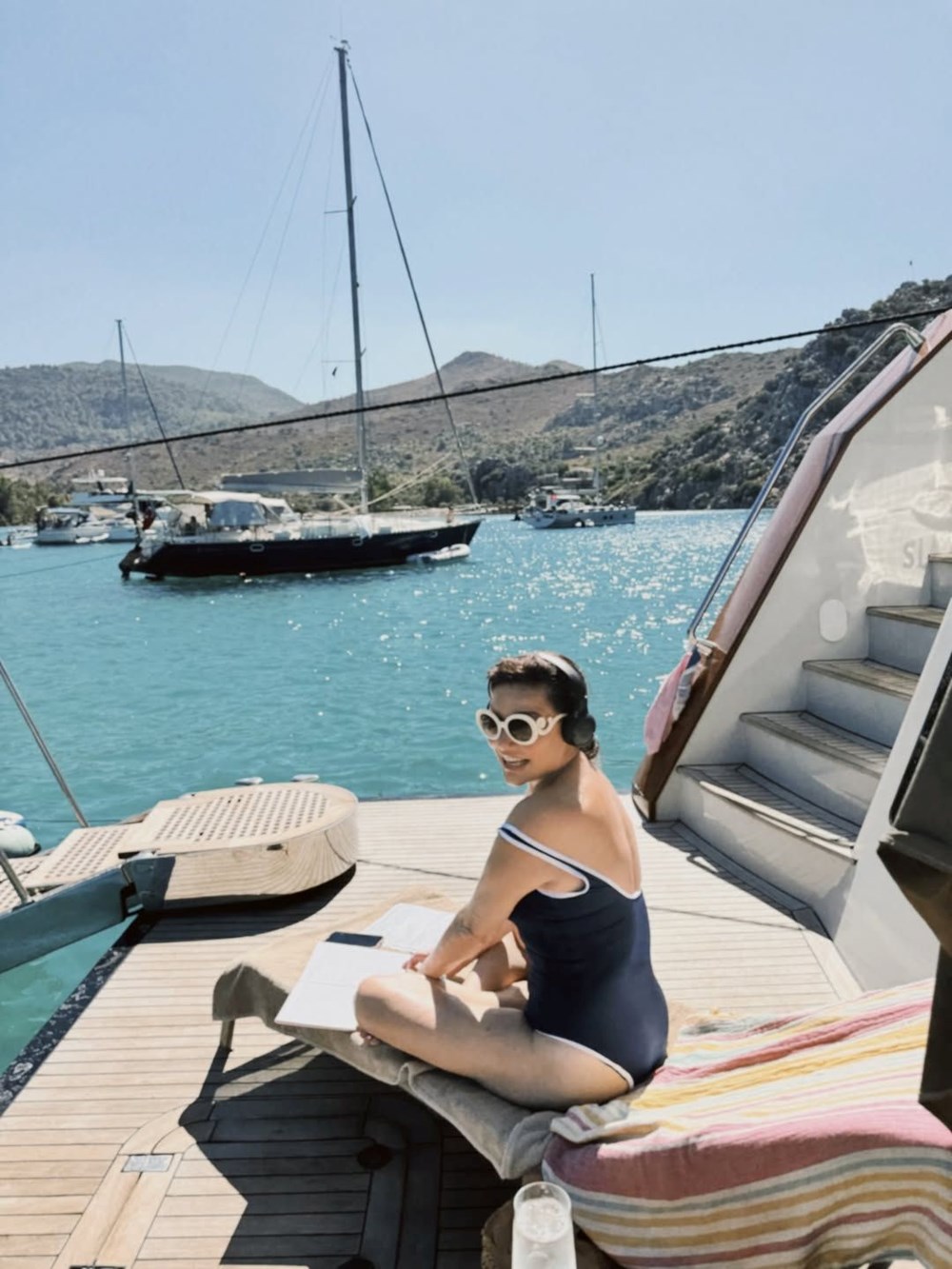Deniz Seki'den tatil pozları: Acaba yeni şarkı mı yazdım? - 5