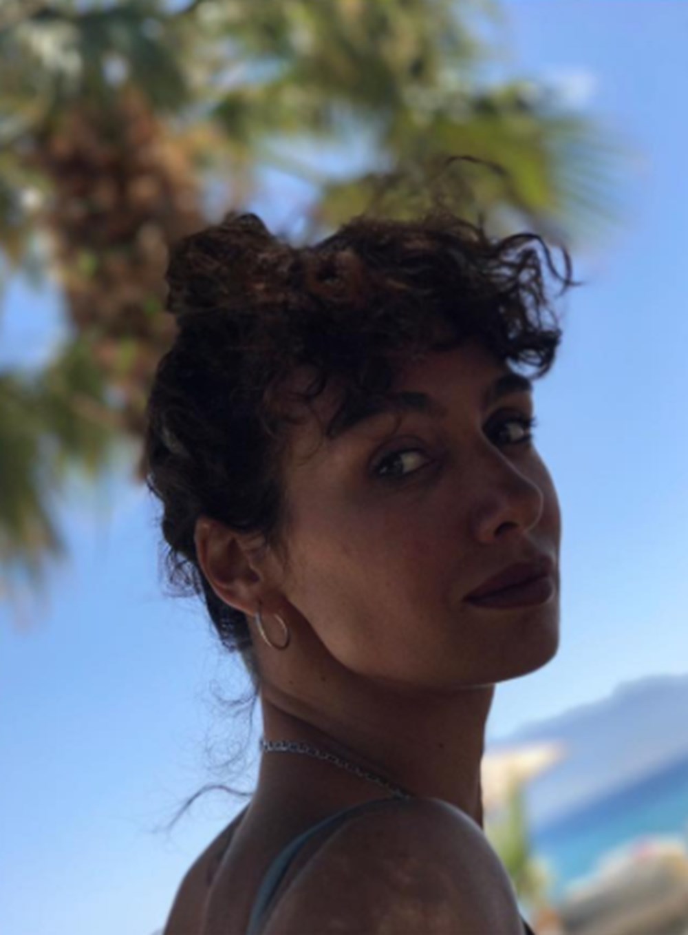 Nilgün Belgün takipçilerini geçmişe götürdü: Bu fotoğraf Marmaris'te çekildi (Ünlülerin çocukluk ve gençlik halleri) - 604