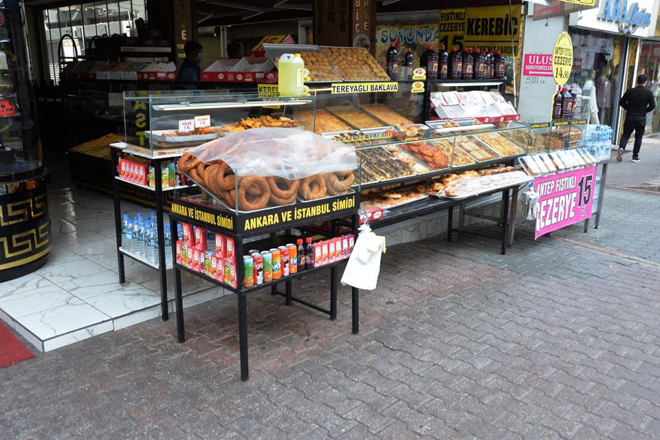 Mersin'de açıkta gıda satan pastaneye para cezası - 1