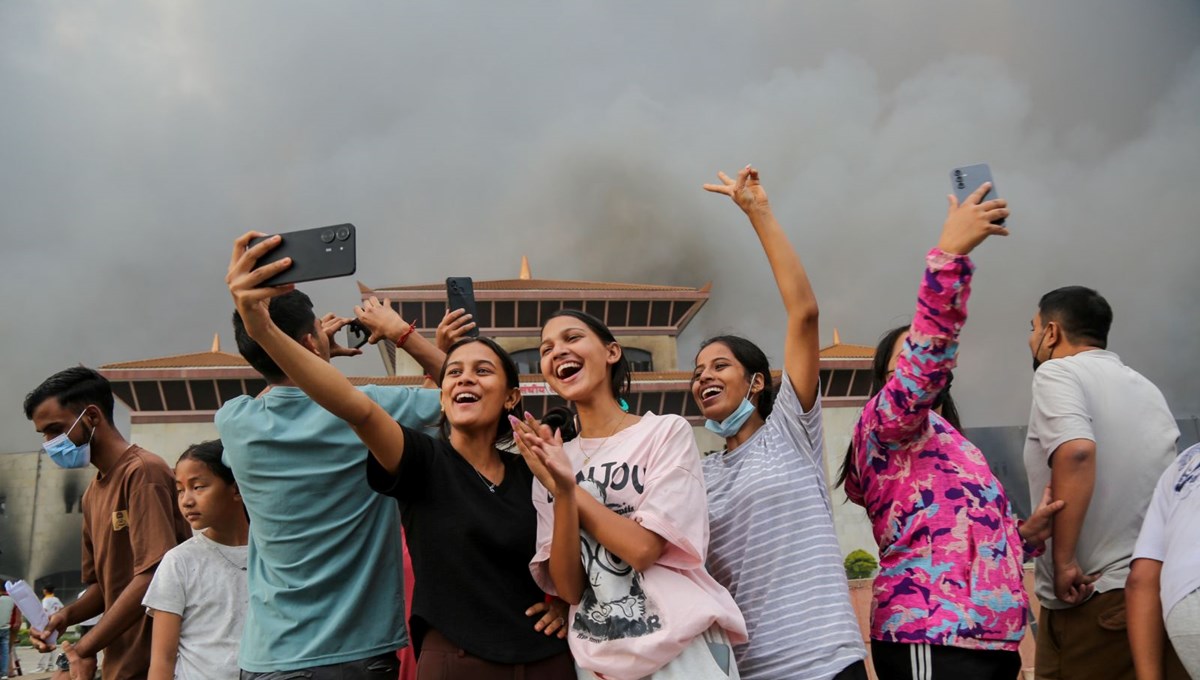 DJ'den devrimciye: Nepal'de Z kuşağının hükümeti nasıl kuruldu?