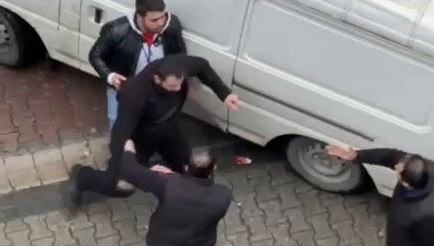 Eyüpsultan’da park kavgası: 2 kişi bıçaklandı