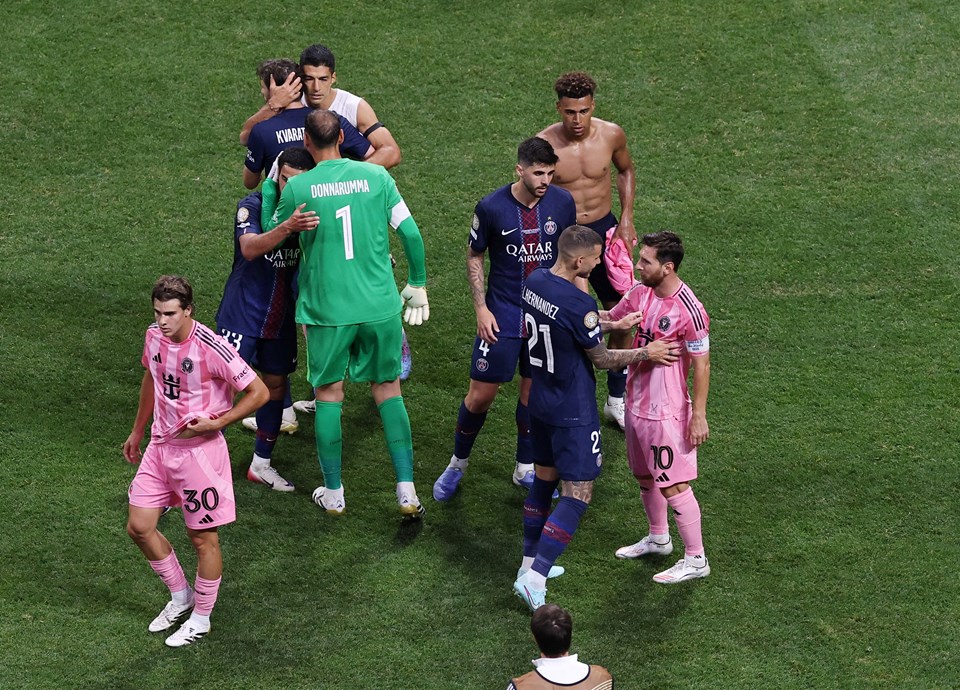 Zlatan Ibrahimovic, Messi sorusuna çıldırdı: "Takımda hoca yok, oyuncular çimento torbası taşıyor gibi" - 1
