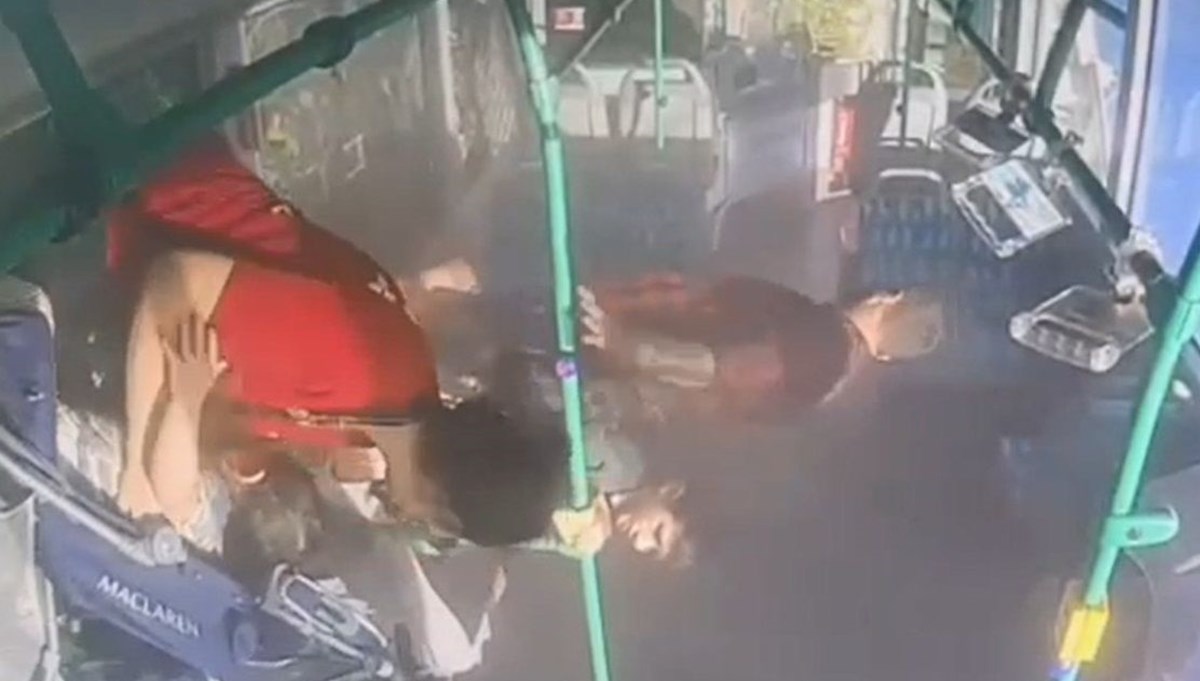 Başakşehir'de İETT otobüsünün içindeki kaza kamerada Başakşehir'de İETT otobüsünün içindeki kaza kamerada