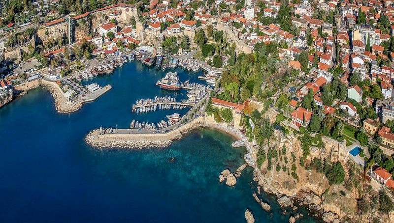 Antalya'da tarihi plajda fiyat tartışması