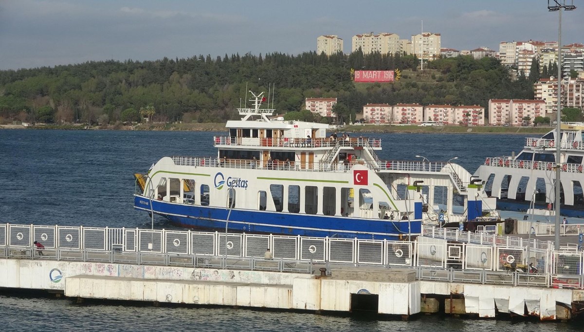Bozcaada ve Gökçeada feribot seferlerine fırtına engeli Bozcaada ve Gökçeada feribot seferlerine fırtına engeli