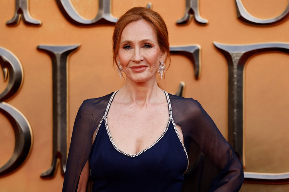 Harry Potter yazarı J. K. Rowling, dizi kadrosunu çok sevdi - 1