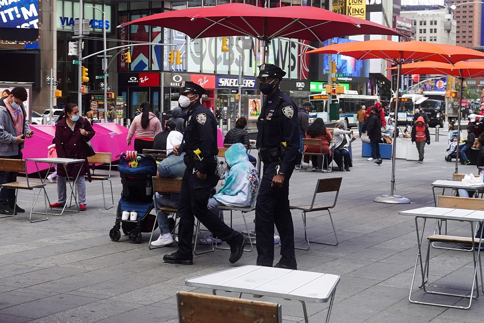 New York'ta silahlı saldırılar arttı: Acil durum ilan edildi - 1