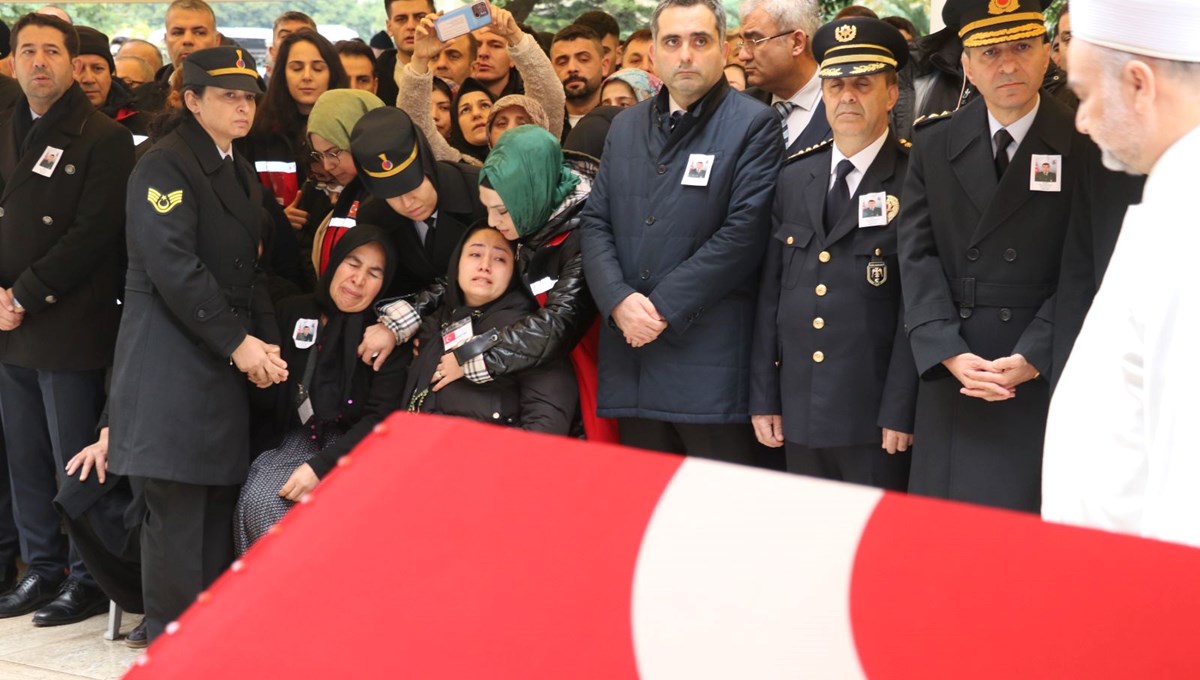 Şehit Uzman Çavuş Eren Kızıldağ'a gözyaşlarıyla veda: Vasiyeti yerine getirildi Şehit Uzman Çavuş Eren Kızıldağ'a gözyaşlarıyla veda: Vasiyeti yerine getirildi
