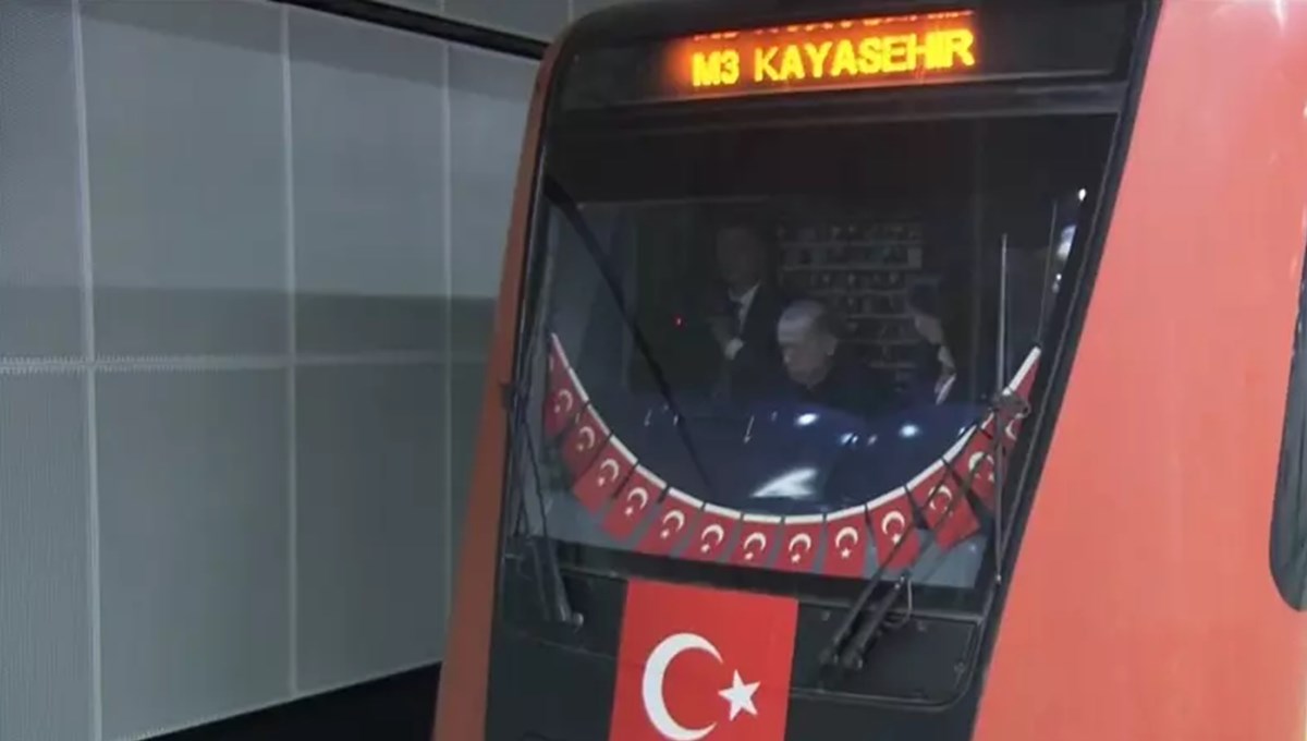 Cumhurbaşkanı Erdoğan, Kirazlı Metro Hattı'nın açılışında test sürüşü yaptı