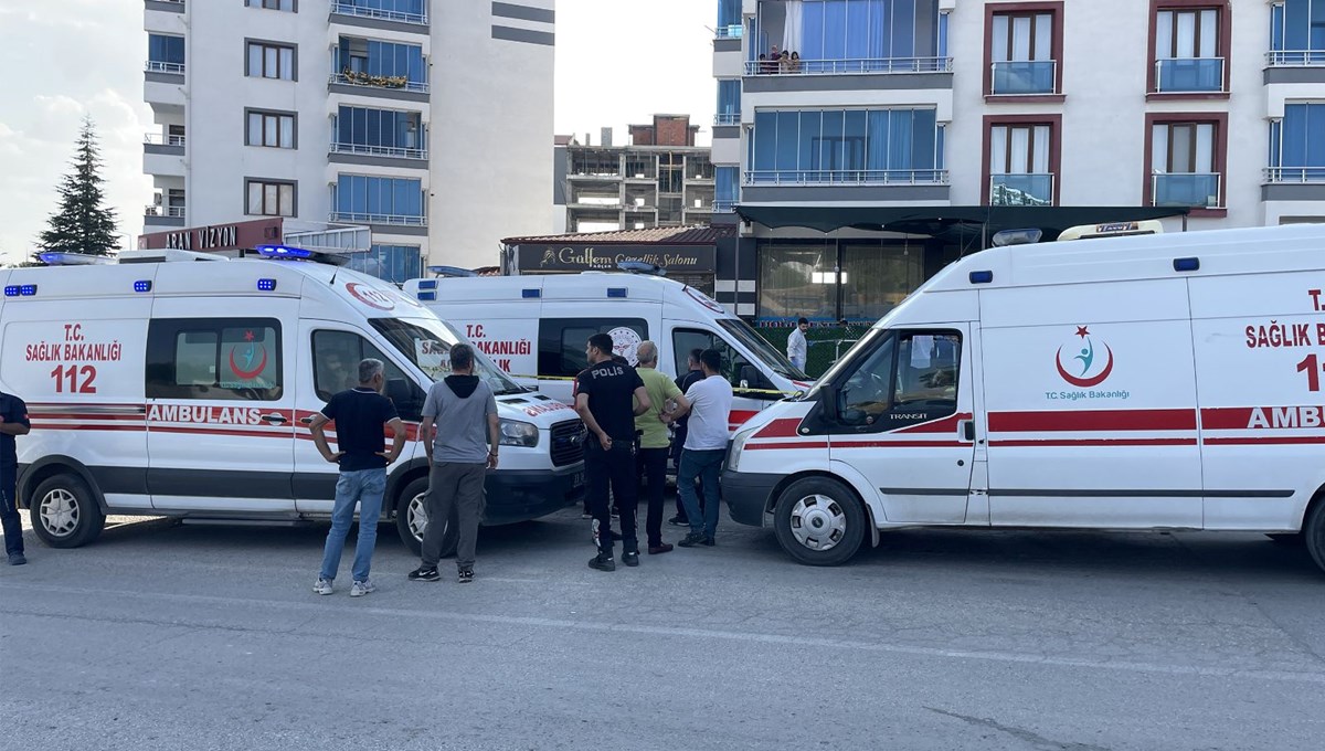 Ambulanstaki yaralıyı öldürdüler