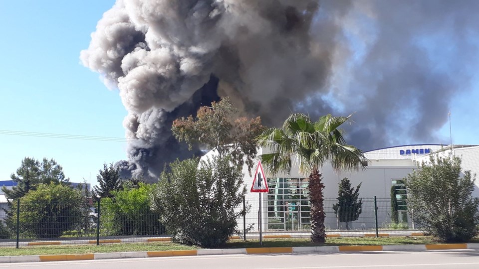Antalya'da yat imalat deposunda yangın - 2