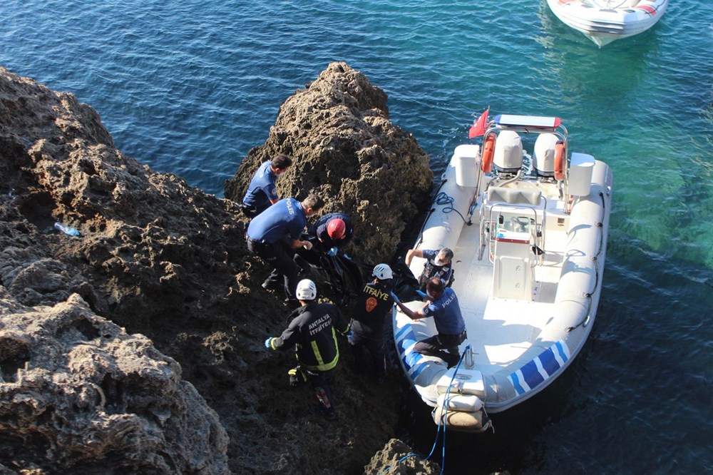 Falezlerde 300 kilogramlık kayanın altında feci ölüm - 4