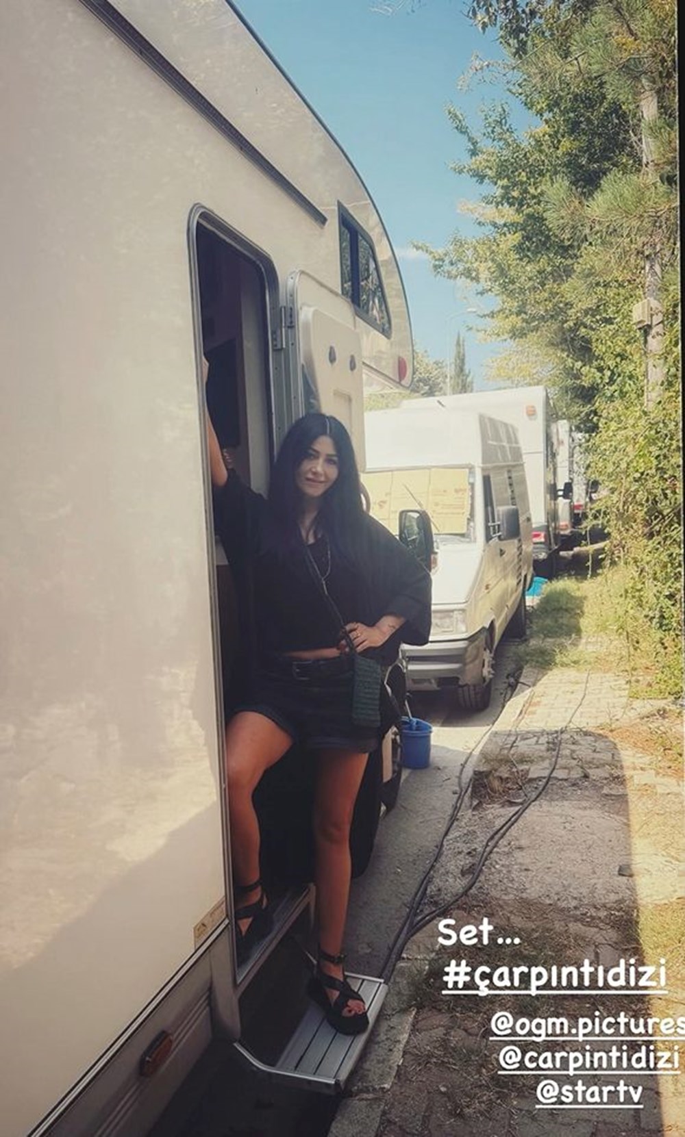 Çarpıntı dizisinin Hülya'sı Deniz Çakır'dan set pozu - 5