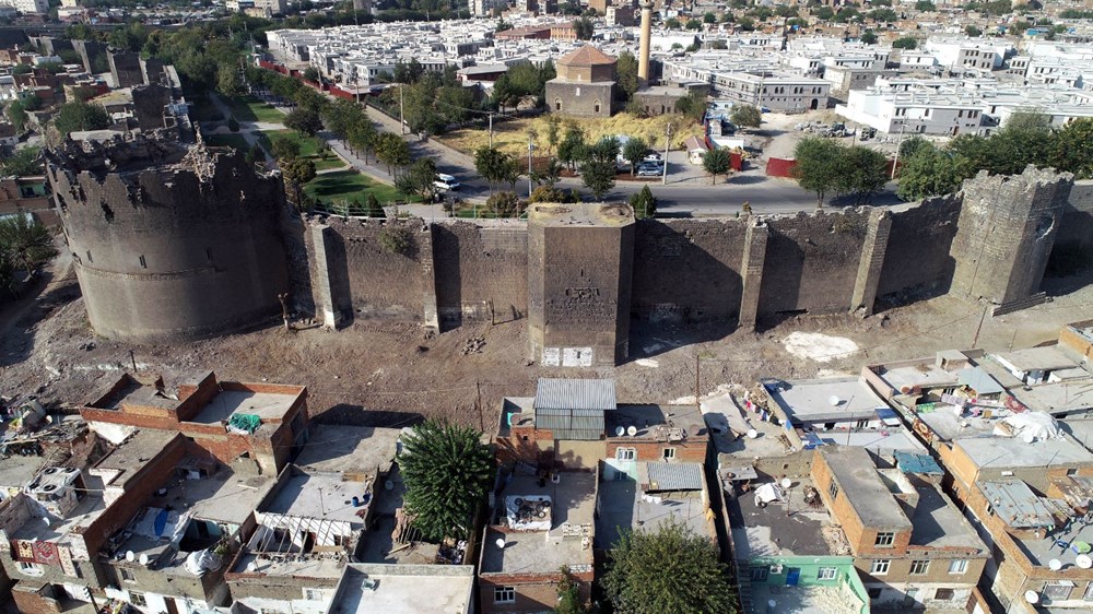 Diyarbakır'da gecekonduların yıkılmasıyla kitabe ve nişler ortaya çıktı - 9