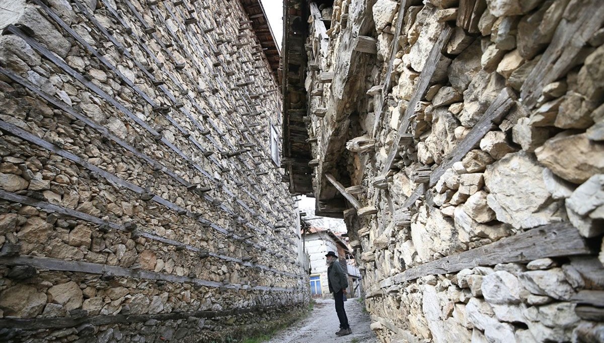 İhracatçılığı bırakıp turistlere gönüllü rehber oldu