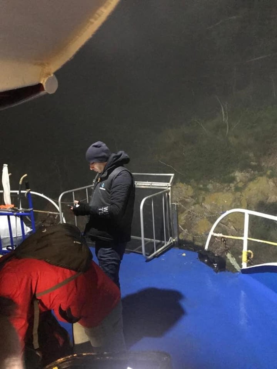 SON DAKİKA: Bostancı-Adalar seferini yapan yolcu motoru yoğun sis nedeniyle karaya oturdu - 1