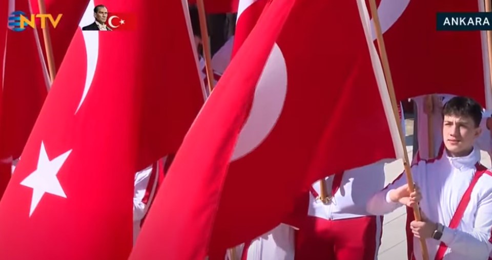 İlk adımın ışığında 106'ncı yıl: 81 ilden gelen gençler Anıtkabir'de - 1