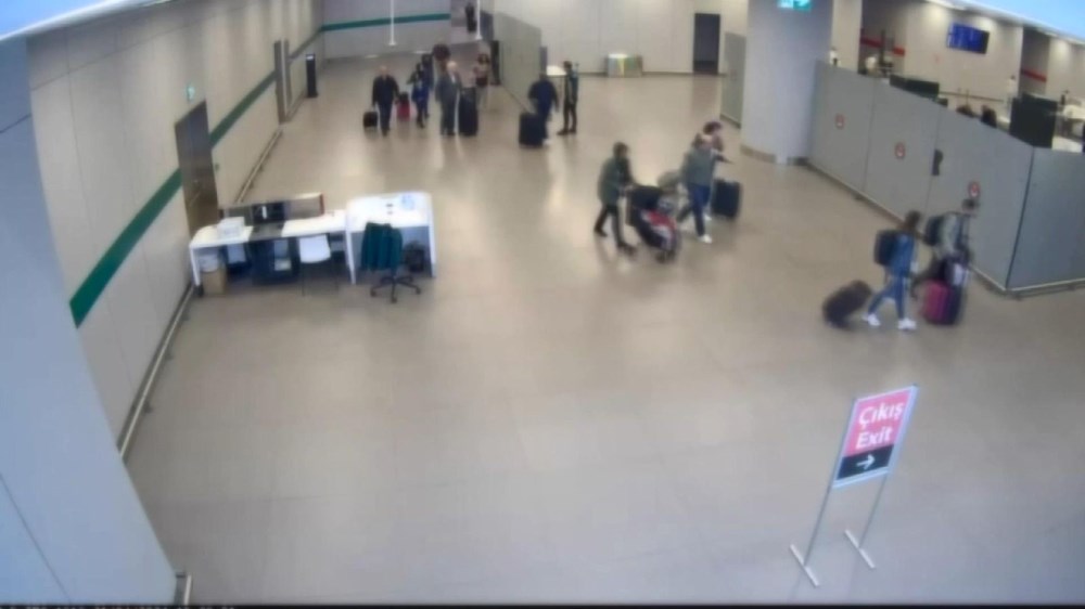 İstanbul Havalimanı'nda operasyon! Bebek arabasından 73 kilo külçe altın çıktı - 2