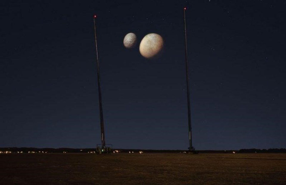 BAE’den Mars kutlaması: Dubai semalarında iki doğal uydu belirdi - 1