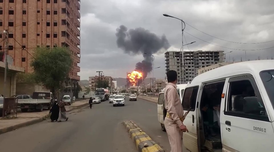 İsrail, Yemen'in başkenti Sana'yı vurdu - 1