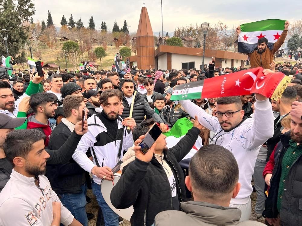 Türkiye'deki Suriyelilerden kutlama: "Artık özgürüz, herkes vatanına dönsün" - 8