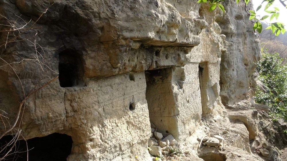 Kayalar oyularak yapılan Pedromida Kilisesi definecilerin hedefi haline geldi - 7