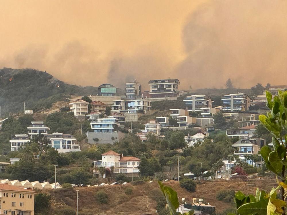 Orman yangınlarında son durum: Antalya Aksu'da iki otel boşaltıldı, Alanya'da alevler villaları tehdit ediyor - 9