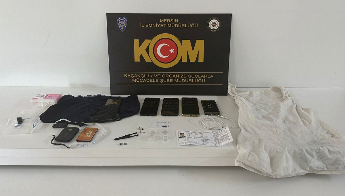 Ehliyet sınavında özel düzenekle kopya çektiren 5 şüpheli tutuklandı Ehliyet sınavında özel düzenekle kopya çektiren 5 şüpheli tutuklandı