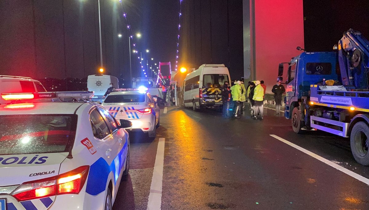 FSM Köprüsü'nde servis minibüsü, tuzlama aracına çarptı: 1 ölü