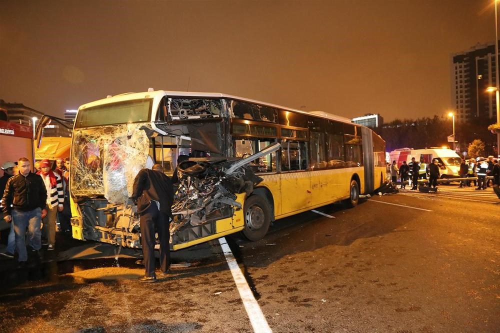 Metrobüs kazası D-100'ü kapattı - 1