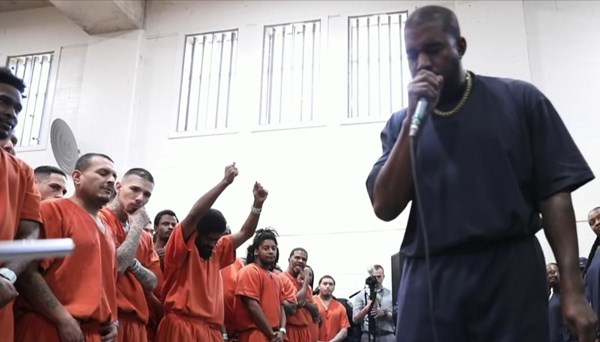 Rap yıldızı Kanye West'ten hapishane konseri