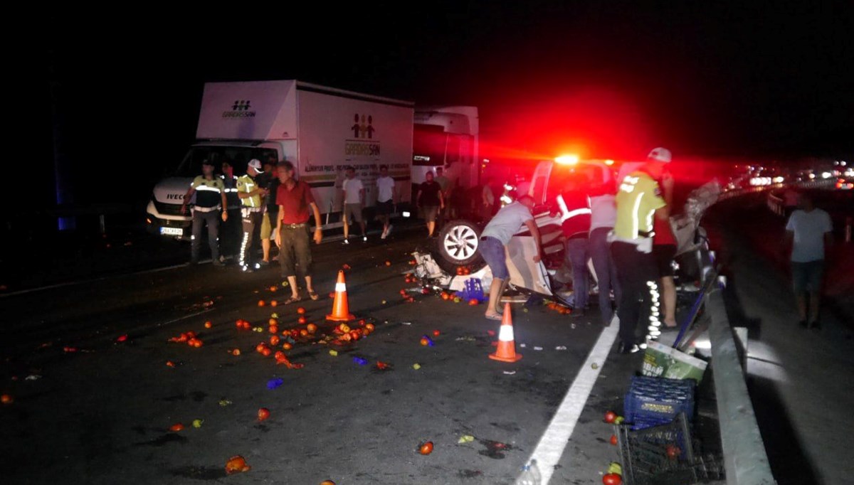 Çanakkale'de zincirleme kaza: 1 ölü, 5 yaralı Çanakkale'de zincirleme kaza: 1 ölü, 5 yaralı