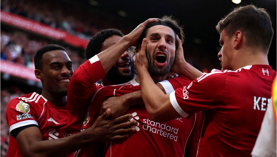Galatasaray'ın rakibi Liverpool, Arsenal'i frikik golüyle devirdi!