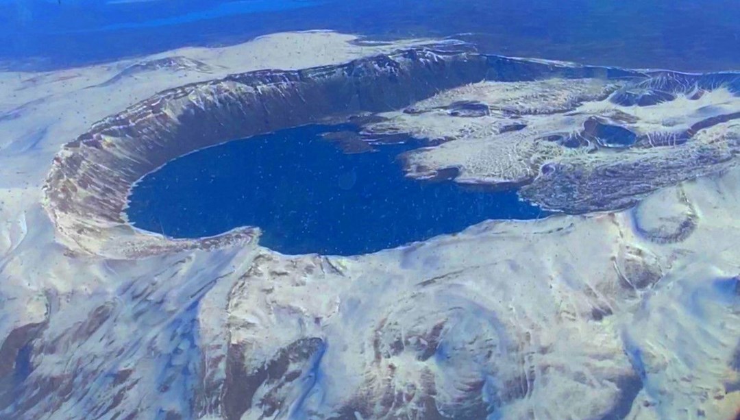 Nemrut Krater Gölü havadan görüntülendi