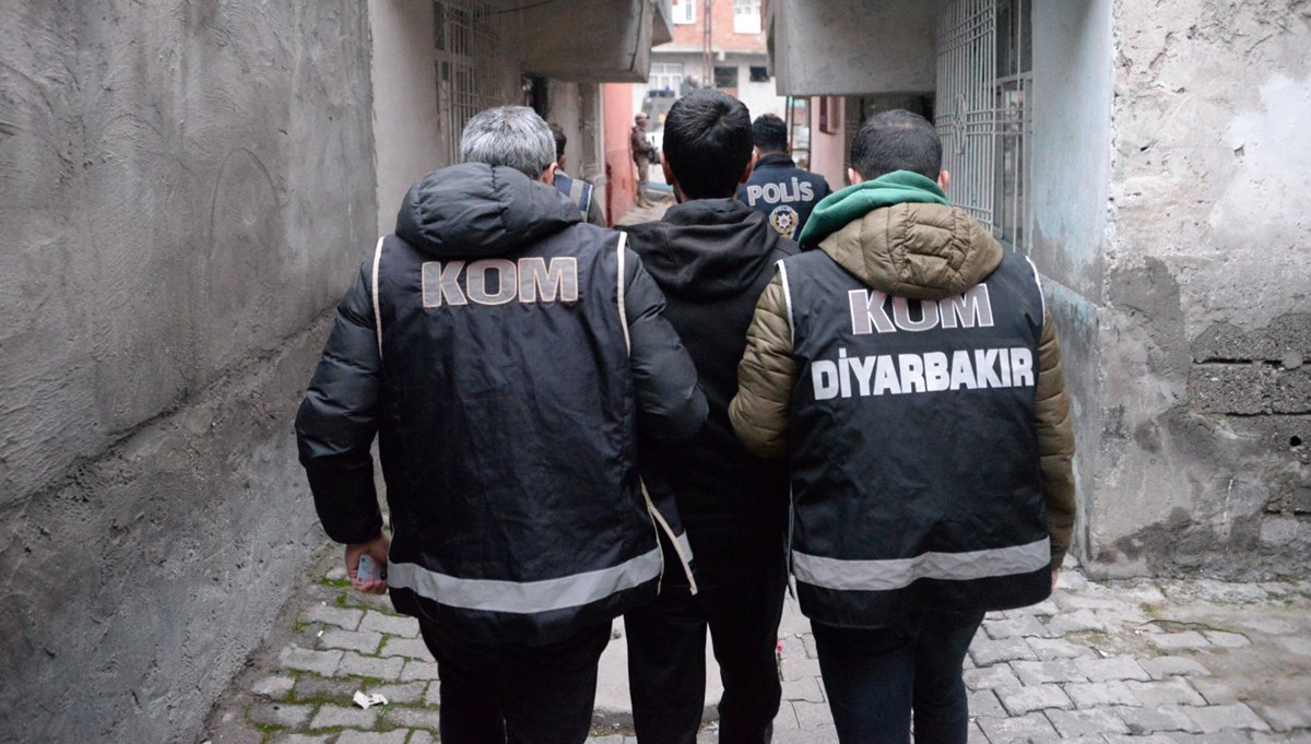 Diyarbakır'da ''Elek'' operasyonu: 9 gözaltı Diyarbakır'da ''Elek'' operasyonu: 9 gözaltı